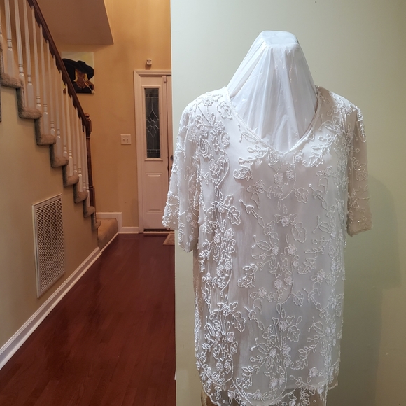 Woman's blouse - Picture 10 of 16